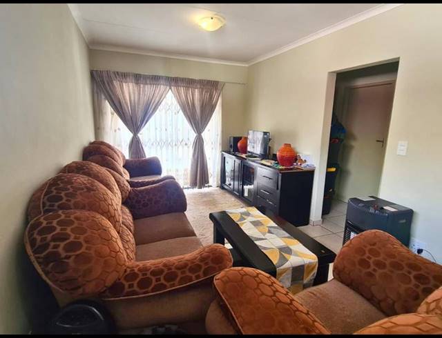 2 BEDROOM SIMPLEX FOR SALE IN BRENTWOOD PARK